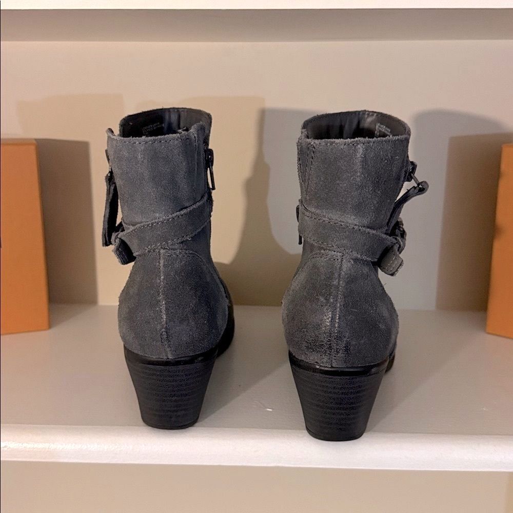 Earth Origins Women Tori Gray Ankle Boots size 8.5 Round Toe Buckle Block Heel - Picture 3 of 7
